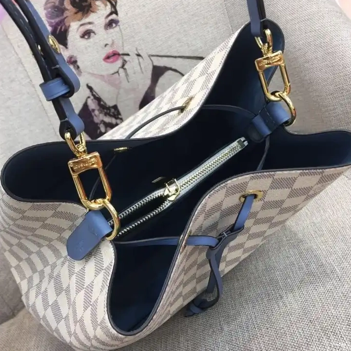 19B570395 Bags LV 0630